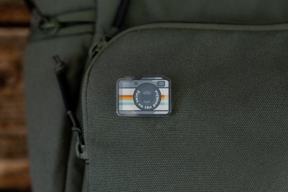 Focus on the positive Acrylic Camera Pin | Backpack, Hike, Travel, Exploring Nature, Retro, Vintage film, Gift, Jacket, Shirt, Hat
