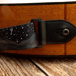 Guitar Strap Midnight Mountain black leather ends connected to guitar button