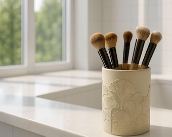 Ginkgo Leaf Makeup Brush Holder: Eco-Friendly Bathroom Organizer