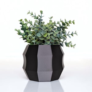 3D Geometric Plant Pot: Black Faux Metal Finish, Modern Indoor Planter