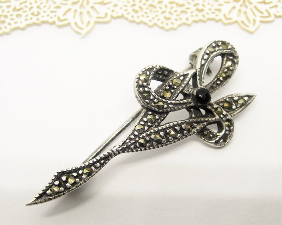 Sterling SILVER and MARCASITE BROOCH A Petite Flo… - image 1