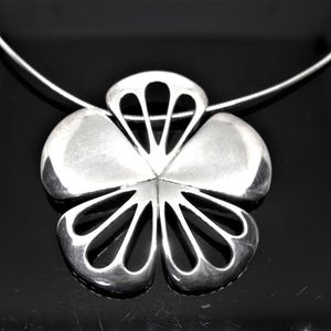 Kunst ontworpen ZILVEREN KETTING EEN VIOOLTJE, cadeau voor haar