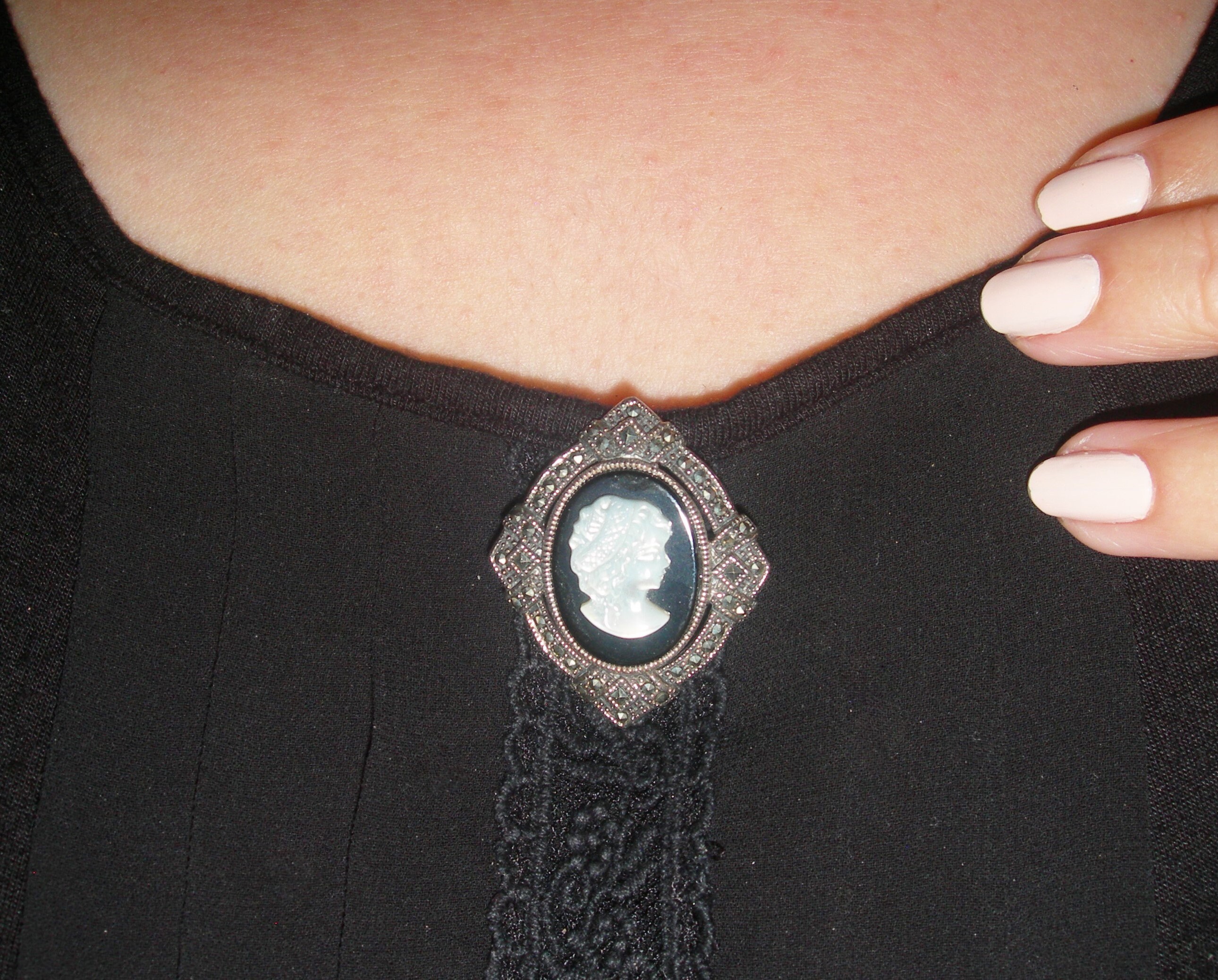 SILVER VINTAGE CAMEO Brooch Pin A Lady With Black Onyx and Marcasite