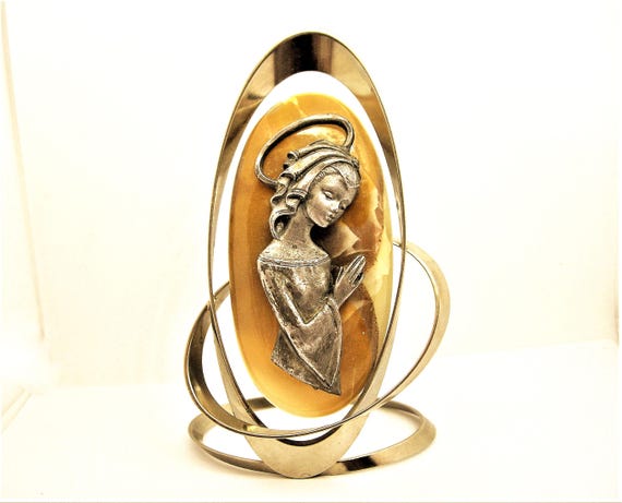 Modernist VINTAGE SCULPTURE  RELIEF A preying girl-angel on oval agate