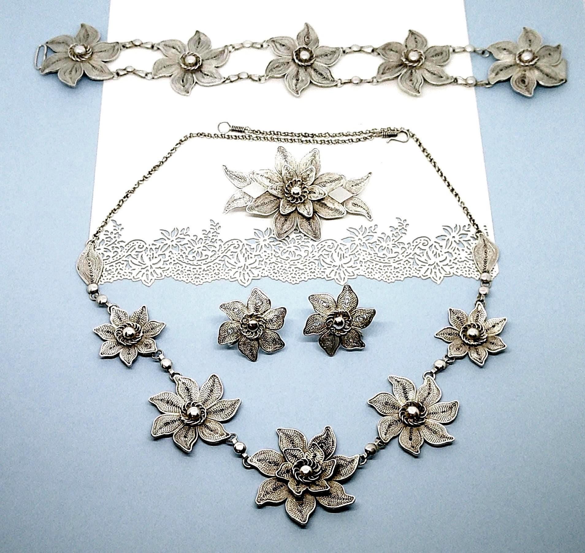 Collier Vintage Art Déco en or blanc 18 carats rubis et diamants For