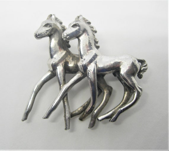 Two foals sterling silver brooch vinatage - image 9