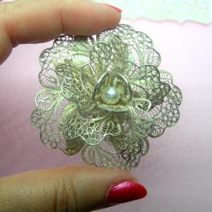Grande spilla in filigrana d&#39;argento sterling, un fiore scolpito vintage
