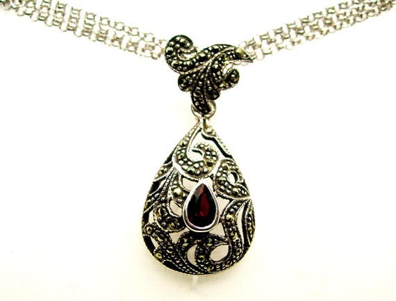 Collier Argent Avec Grenats Et Marcassites – Élégant Et Vintage