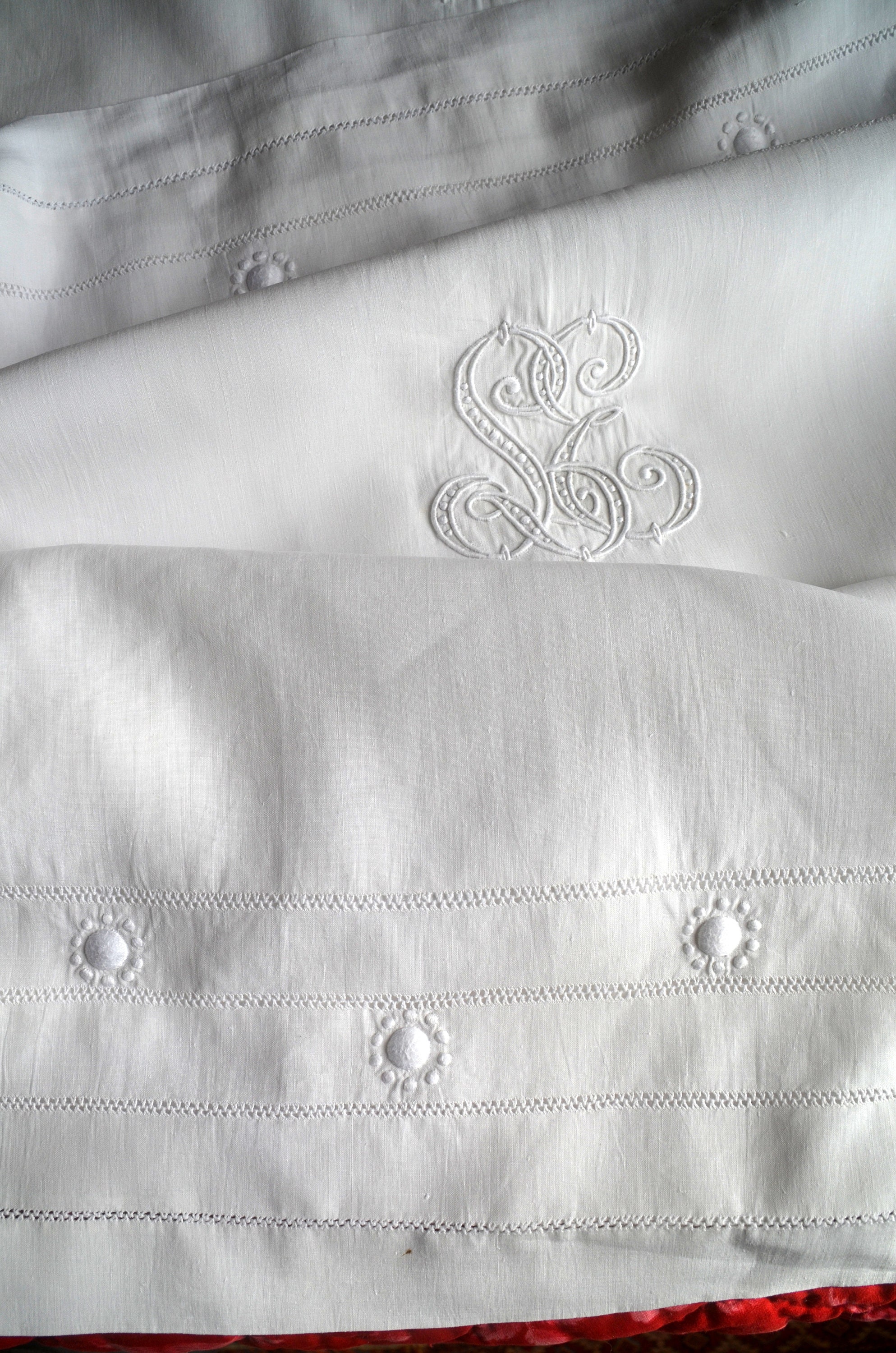 Grande Paire de Taies d'oreiller en Fil Brodées à La Main, Monogrammes Le, Fleurs Marguerite Main Po