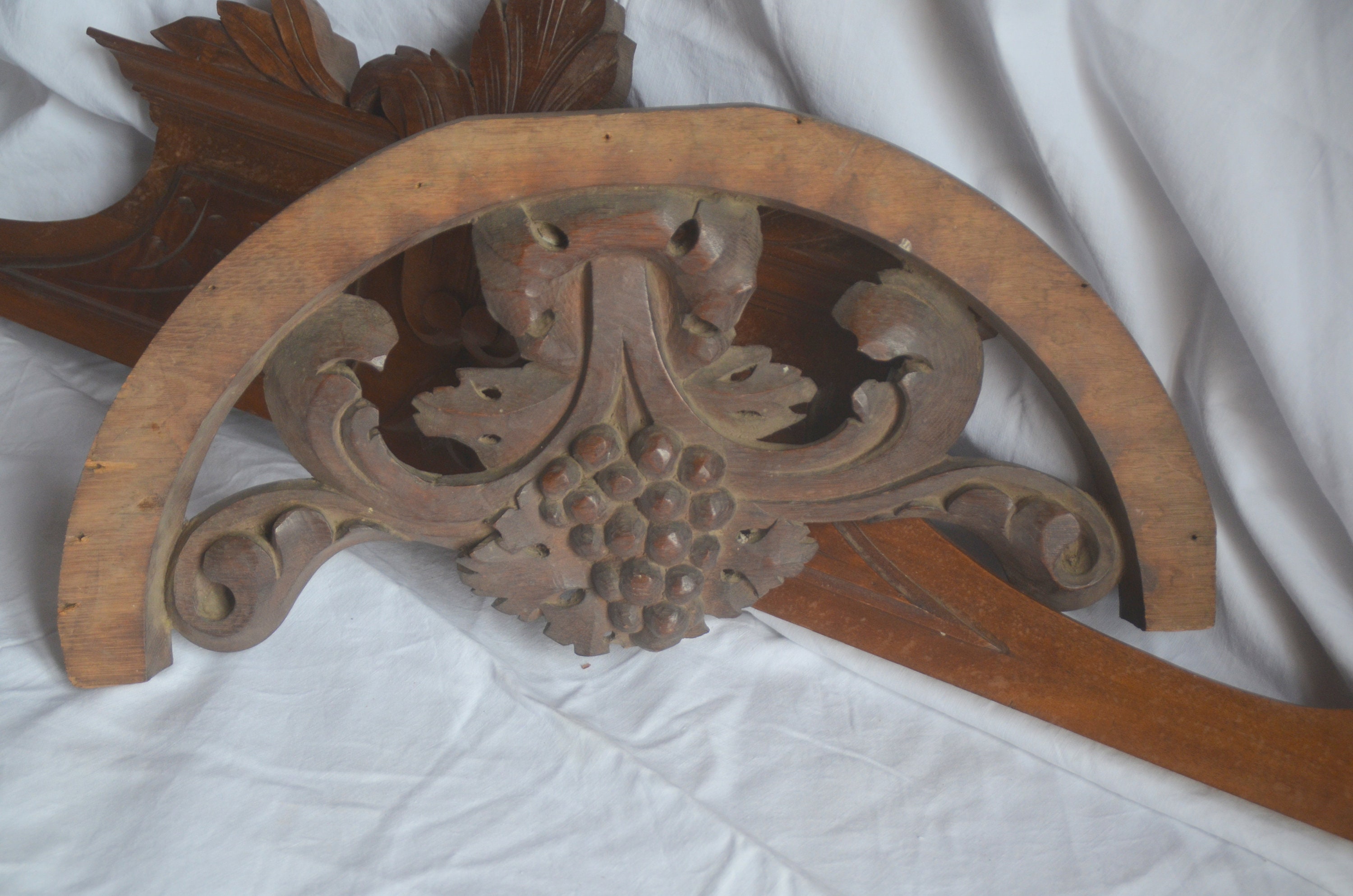 Anciens Français Vendus Fronton en Bois Sculpté, Décoration de Meubles, Raisins