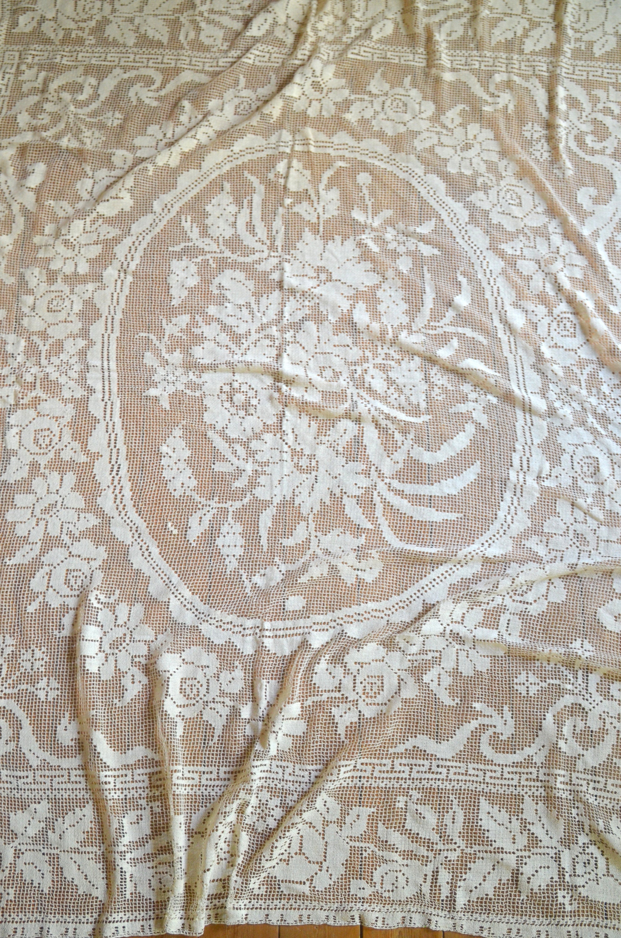 Antique Linge Pur Noué à La Main Filet Couverture de Lit en Dentelle, Cartouche Florale, Sprays Flor