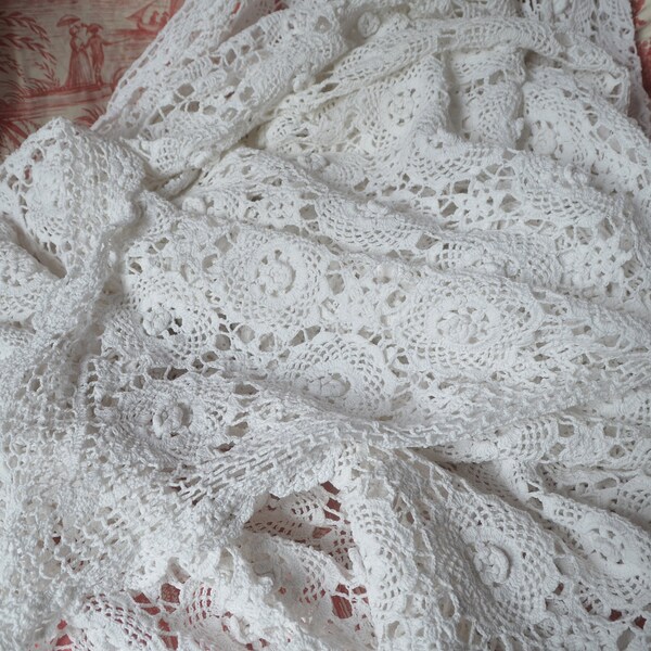 Vintage hand crocheted pure cotton bed cover or throw, pure white cotton, crochet rosettes