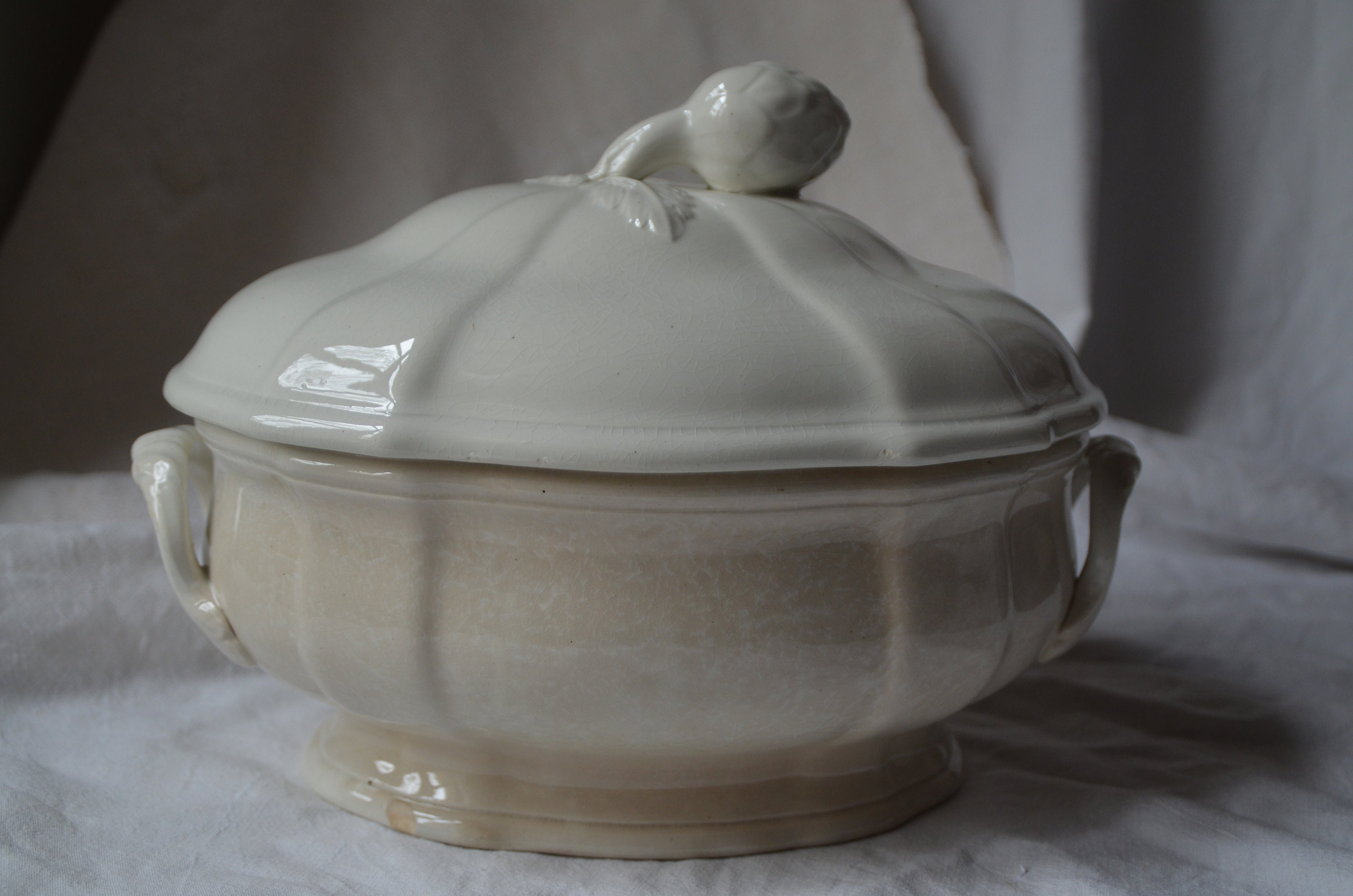 Antique Français Crème Soupe en Céramique Blanche Tureen, Soupiere, Timbre K & G Luneville 1892, Pla