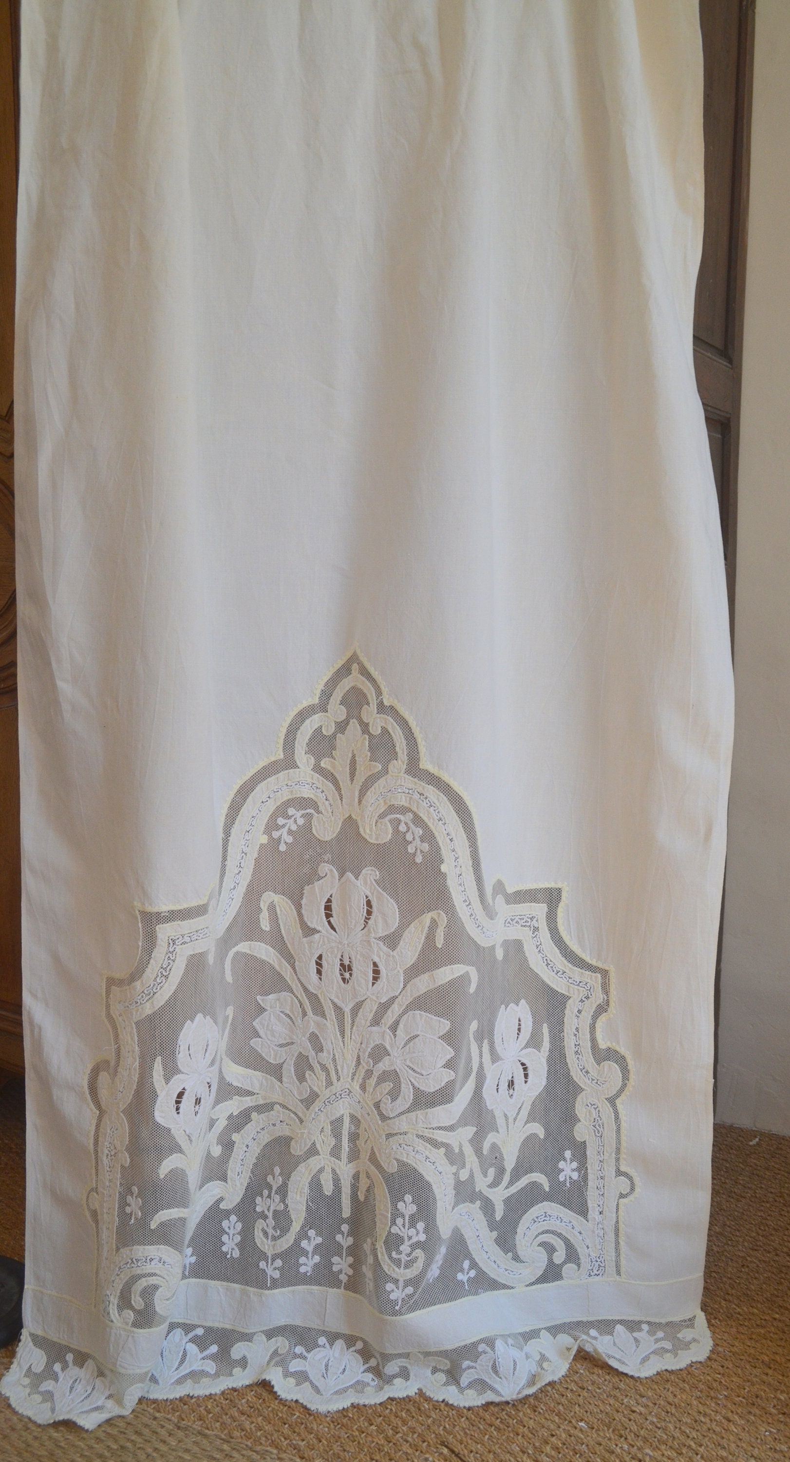 Spectaculaire Art Nouveau Appliqué et Cornely Brodé Tulle Net Panneau de Rideau Lin | 1 2