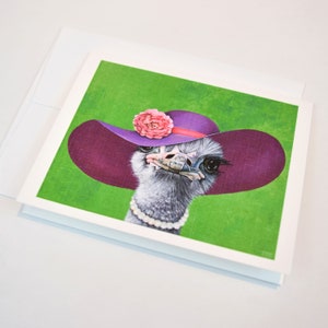 Carte de voeux fantaisie autruche. Carte vierge 4x5. Autruche avec chapeau et perles. Carte d'anniversaire. Carte de mariage et de fiançailles. Carte de félicitations.
