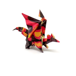 1 Drago origami piccolo fantasia  / Idea regalo / portafortuna / decorazione / stampa ecologica