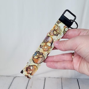 Muñequera con forma de llave maestra