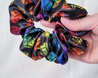 Regenboog dobbelstenen scrunchie | Haarband | Zacht Satijn | Elastisch | Huisgemaakt | Jumbo|