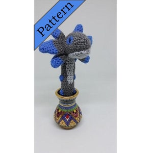 Wiggler crochet pattern / monster hunter world / snake / amigurumi / adorable / worm / wiggly / queen wiggler / eel / grey / blue