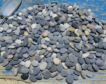 400 perle marine naturali. Piccole pietre da spiaggia ben scelte da 0,2"- 0,4"[0,5-1 cm]. Ciottoli di mare per vari mestieri e creazione di gioielli.