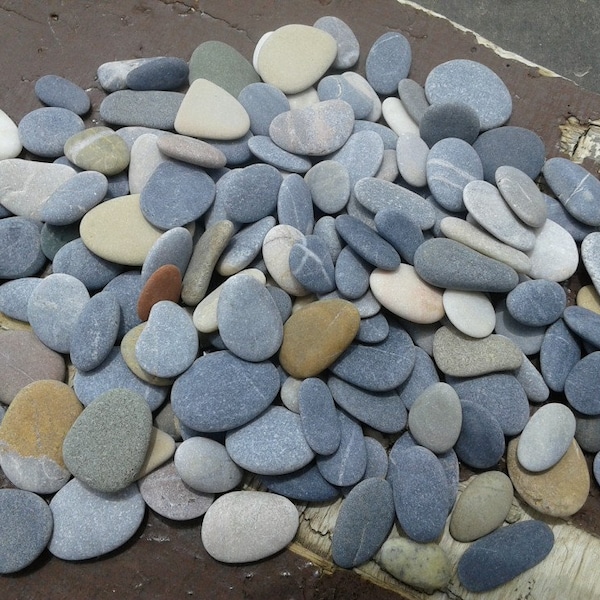 200 natural sea beads. Well-chosen small beach stones 0.4''- 0.8''[1-2cm]. Beach pebbles for various crafts and jewelry making.