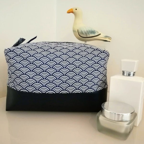 Très grande trousse de toilette vagues bleu marine pour femme comme pour homme