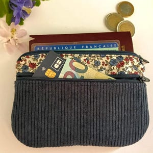 Porte monnaie /  porte cartes femme, grand modèle, tissu coton liberty et velours côtelé bleu  nuit, cadeau pour elle.