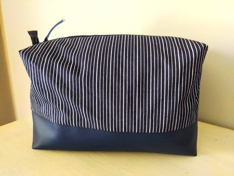 Very large toiletry bag for men or women, navy striped fabric and imitation leather image 2