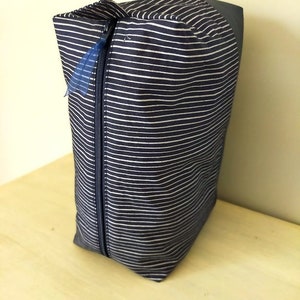 Very large toiletry bag for men or women, navy striped fabric and imitation leather image 5