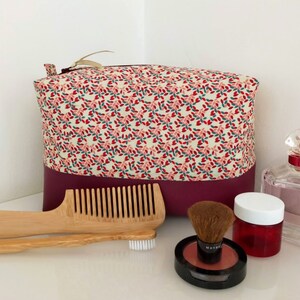 Très grande trousse de toilette  myrtille, tissu coton et simili cuir, cadeau pour elle