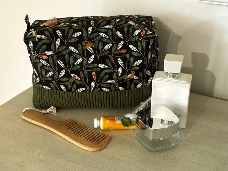 Très grande trousse de toilette, feuillage, velours vert image 1