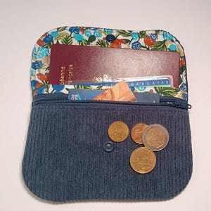 Porte monnaie à rabat, portefeuille, tissu coton fruimi turquoise , velours côtelé bleu nuit , cadeau pour elle.