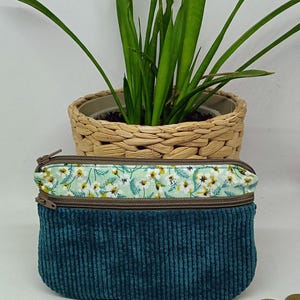 Porte monnaie /  porte cartes, tissu fleurs blanches et velours côtelé vert émeraude, cadeau pour femme