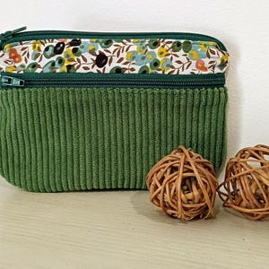 Porte monnaie /  porte cartes femme, cadeau pour elle, tissu fleuri et velours côtelé vert tilleul, cadeau pour elle, pour maman