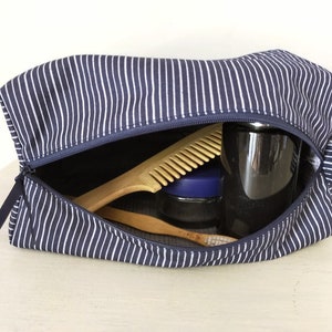 Very large toiletry bag for men or women, navy striped fabric and imitation leather image 7