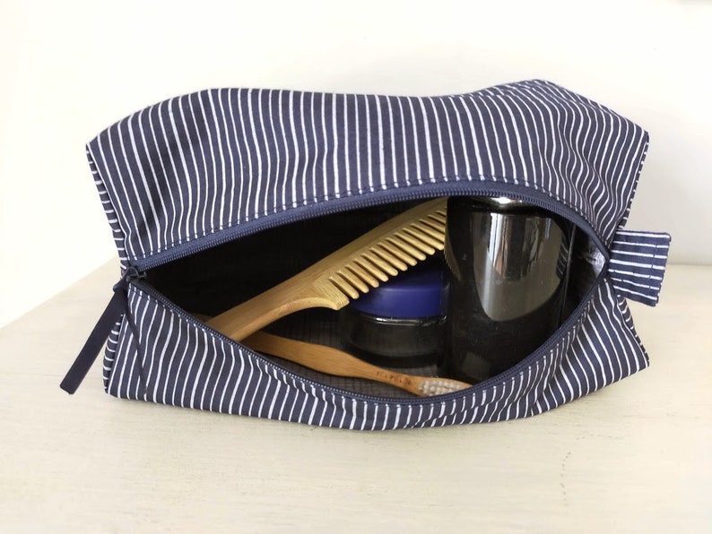 Very large toiletry bag for men or women, navy striped fabric and imitation leather image 7