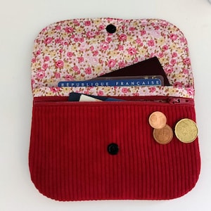 Porte monnaie à rabat, portefeuille, tissu coton fleuri, velours côtelé rouge cerise, cadeau pour elle.