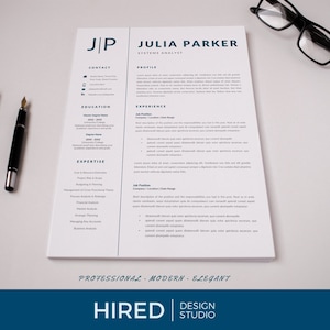 Może przedstawiać: Profesjonalny szablon CV w kolorze turkusowym i białym. CV jest dla Julii Parker, analityczki system&oacute;w. CV zawiera dane kontaktowe, wykształcenie, doświadczenie i wiedzę specjalistyczną.