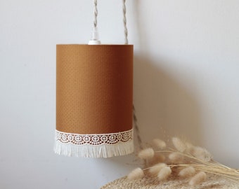 Lampe nomade, lampe baladeuse, lampe, suspension, lampe de chevet, ocre, dentelle, galon, Atelier Brunette, luminaire vintage, plumetis