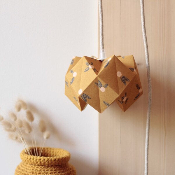 Lampe baladeuse origami, lampe baladeuse, lampe origami, lampe, luminaire, abat-jour, tissu, origami, lampe de chevet, tissu floral, jaune