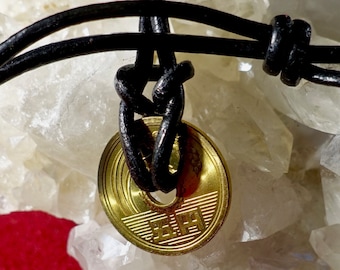 Japanische 5 Yen Glücksmünzenkette/Armband: Go En 1949 - 2021, Lederband