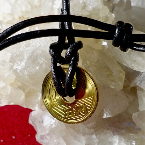 Collier ou bracelet porte-bonheur pour pièce de monnaie de 5 yens, fabriqué avec de véritables pièces de monnaie japonaises Go En de 1949 à 2021, cordon en cuir réglable
