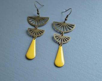 Orecchini bohémien con goccia in smalto giallo e metallo color bronzo - idea regalo