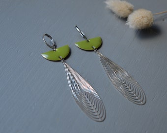 Pendientes colgantes de plata - lentejuelas esmaltadas verde oliva / caqui - boho chic - idea de regalo