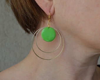 Boucles d'oreilles dorées et vert clair - sequin émaillé - bohème chic - idée cadeau