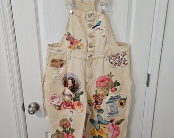 Salopette in denim riciclato, stile boho western, opera d'arte da indossare, salopette shabby chic effetto invecchiato, taglia vita 41".
