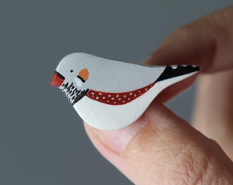 Broche de pinzón cebra - broche de arcilla pintado a mano - insignia de pájaro