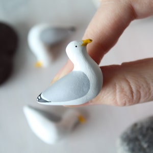 Seagull brooch - handpainted clay brooch - bird pin badge