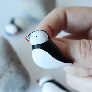 Puffin brooch - handpainted clay brooch - bird pin badge