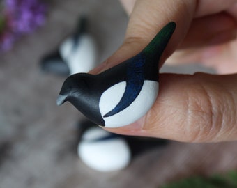 Magpie brooch - handpainted clay brooch - bird pin badge